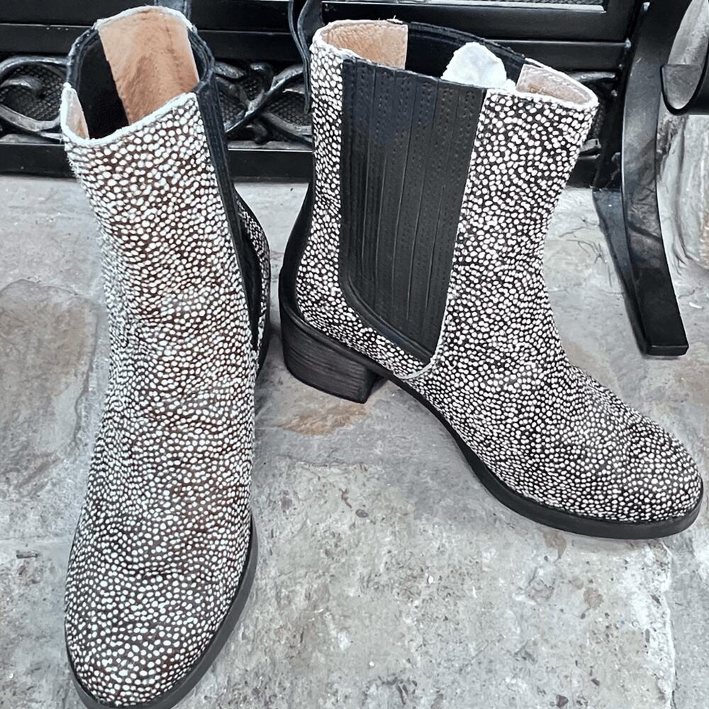 UGG Camden Exotic Cow Hair Boots Size 7.5